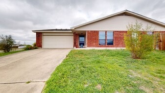 300 10th St in Nolanville, TX - Building Photo