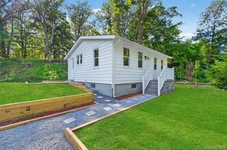 2091 Maple Ave in Cortlandt Manor, NY - Building Photo - Building Photo