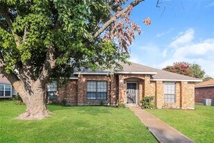 2313 Crestview Ln in Rowlett, TX - Building Photo