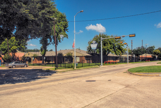 Settegast Heights Village in Houston, TX - Building Photo - Building Photo