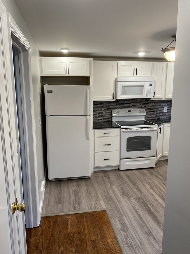 16 Beechwood Rd in New Hartford, NY - Building Photo - Building Photo