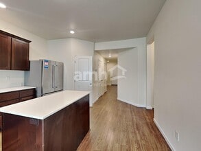 2352 NW Matteo Dr in McMinnville, OR - Building Photo - Building Photo