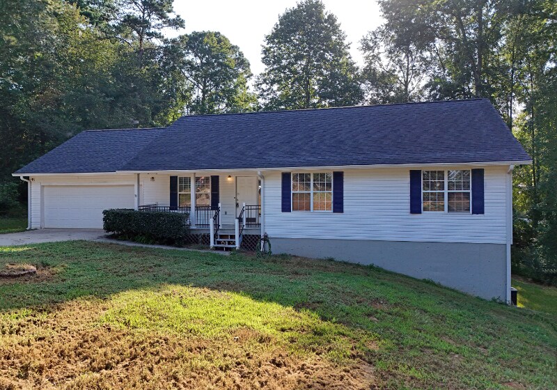 54 Poplar Rd in Commerce, GA - Building Photo