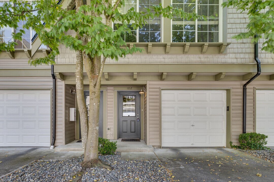 18275 NE 97th Way in Redmond, WA - Foto de edificio