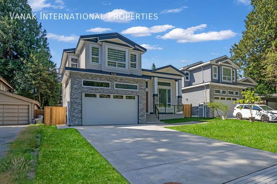 5238-5236 6 Ave in Delta, BC - Building Photo