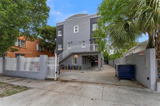1421 SW 3rd St in Miami, FL - Building Photo - Building Photo