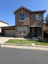 1424 N Oliveto Ct in Visalia, CA - Building Photo