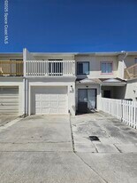 206 Cherie Down Ln in Cape Canaveral, FL - Building Photo