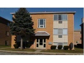 9234 Susy Ln in Schiller Park, IL - Building Photo