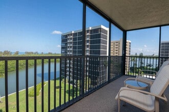11 Bluebill Ave in Naples, FL - Building Photo - Building Photo