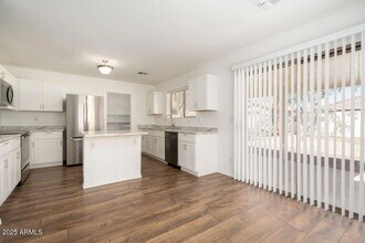 7940 W Mission Ln in Peoria, AZ - Building Photo - Building Photo