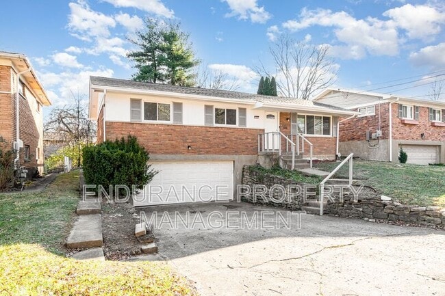 7884 Greenland Pl in Cincinnati, OH - Foto de edificio - Building Photo