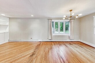 129 E 55th St in Westmont, IL - Building Photo - Building Photo