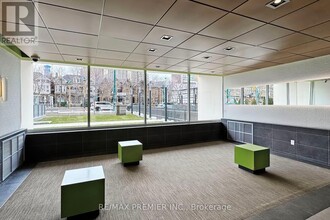 666-666 Spadina Ave. in Toronto, ON - Building Photo - Building Photo