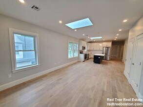 51 Fairbanks St, Unit 3 in Boston, MA - Building Photo - Building Photo