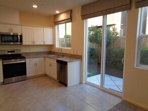 326 Shafer Ave in Merced, CA - Building Photo - Building Photo