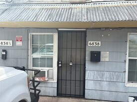 6838 Avenue R in Houston, TX - Building Photo