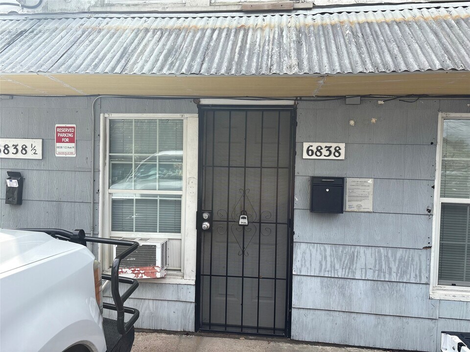 6838 Avenue R in Houston, TX - Foto de edificio