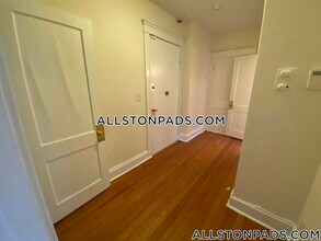524 Cambridge St, Unit 1 in Boston, MA - Building Photo - Building Photo