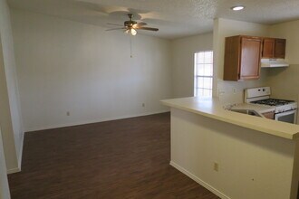 1213 Ridgemont St in Round Rock, TX - Foto de edificio - Building Photo