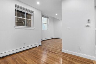 46 Lewis St, Unit D in Boston, MA - Building Photo - Building Photo