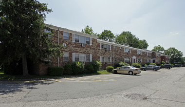 Park Lake Village in Parsippany, NJ - Foto de edificio - Building Photo