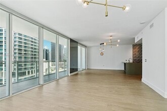 1080 Brickell Ave, Unit 1401 in Miami, FL - Foto de edificio - Building Photo