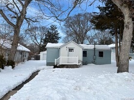 87 Ferndale Ave in Selden, NY - Building Photo