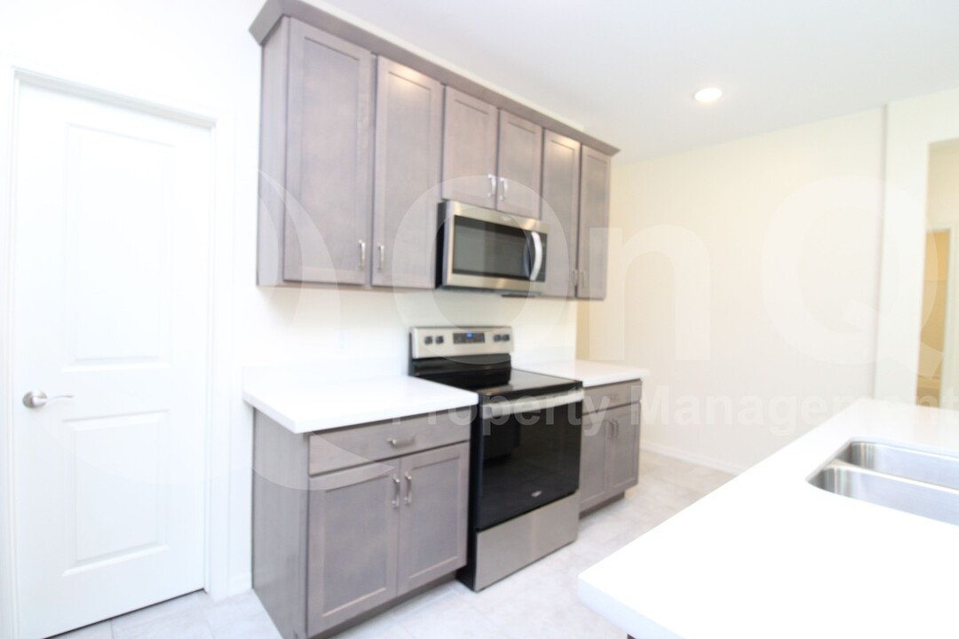15258 W Sherman St in Goodyear, AZ - Building Photo