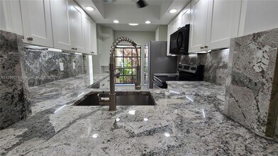 1929 SW 15th St-Unit -41 in Deerfield Beach, FL - Foto de edificio - Building Photo