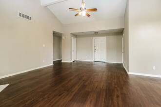 3002 Sherborne St in Pearland, TX - Building Photo - Building Photo