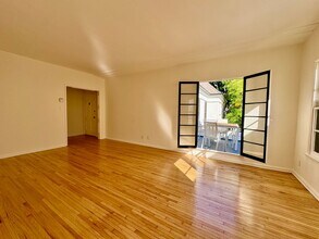 9010 Burton Way in Beverly Hills, CA - Building Photo - Building Photo