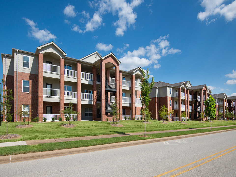 The Greens at Mustang Creek in Yukon, OK - Building Photo