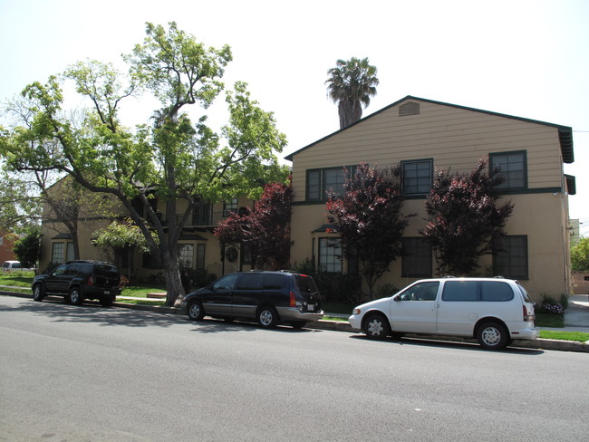 1805 S Gramercy Pl in Los Angeles, CA - Foto de edificio - Building Photo