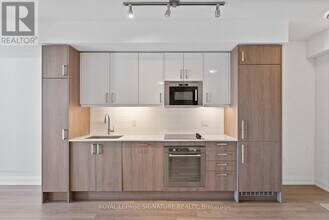 77 Mutual St in Toronto, ON - Building Photo - Building Photo
