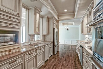 34 River Hollow Ln in Houston, TX - Foto de edificio - Building Photo