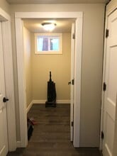 3727 Dillon Ave, Unit Renovated Garden Level Apt in Cheyenne, WY - Foto de edificio - Building Photo