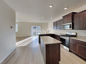 1311 W 15th Ave in La Center, WA - Building Photo - Building Photo