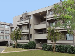 Towers at Cross Lake in Shreveport, LA - Building Photo - Building Photo