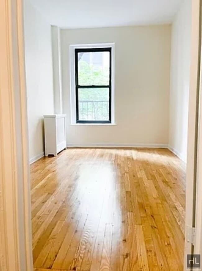 East 84th Street in New York, NY - Building Photo - Building Photo