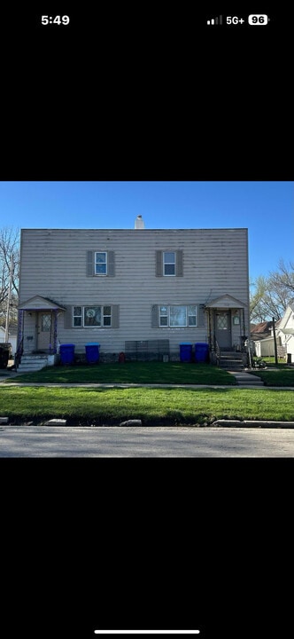208 2nd St SE, Unit 208 in Oelwein, IA - Building Photo