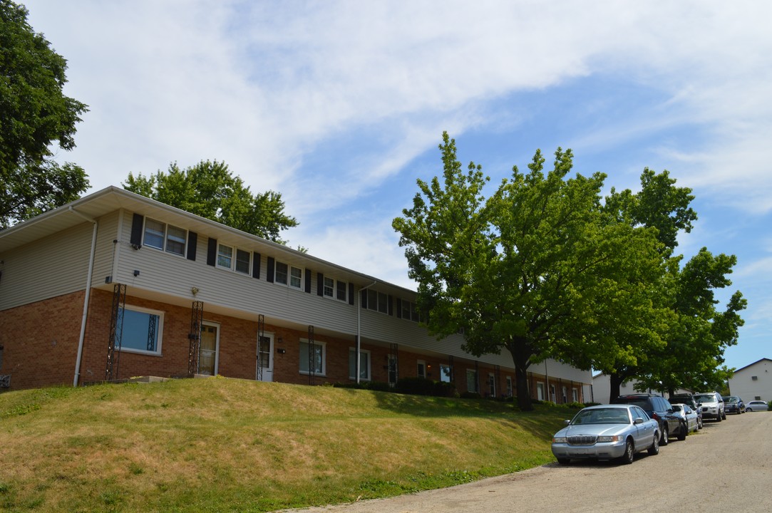 1719 Remington Rd in Rockford, IL - Building Photo