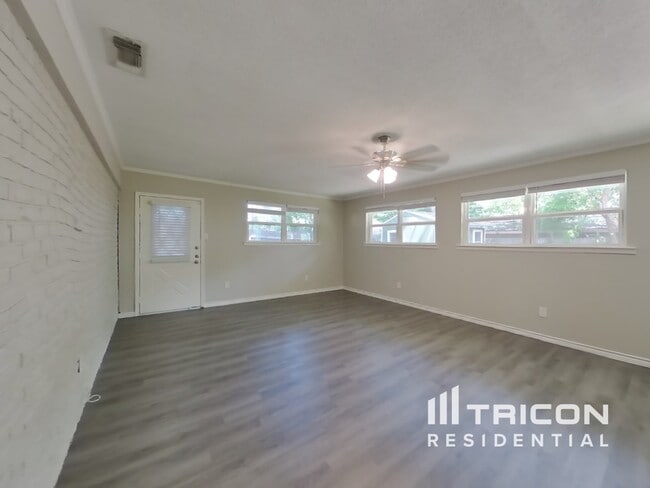 5617 Bonnie Wayne St in Haltom City, TX - Building Photo - Building Photo