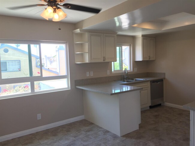 2010 Morgan Ln in Redondo Beach, CA - Building Photo - Building Photo
