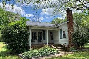 935 Old Charlotte Rd SW in Concord, NC - Building Photo