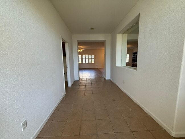 9397 Boulder River Way in Elk Grove, CA - Building Photo - Building Photo