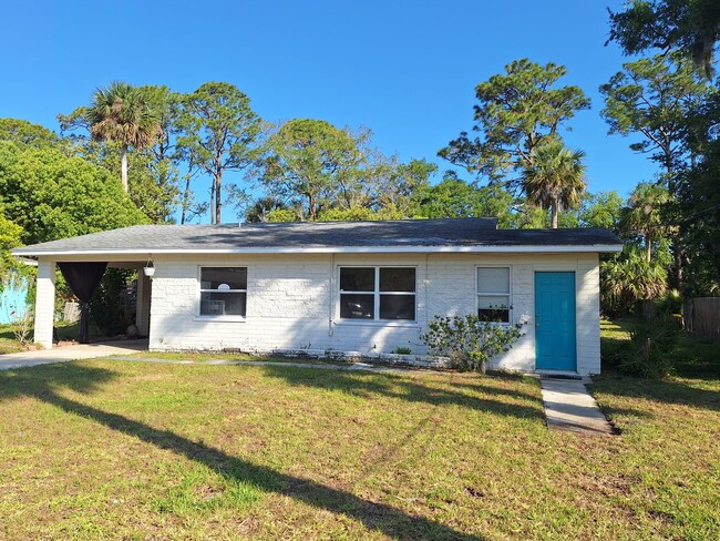 309 Roslyn Ave in New Smyrna Beach, FL - Foto de edificio - Building Photo