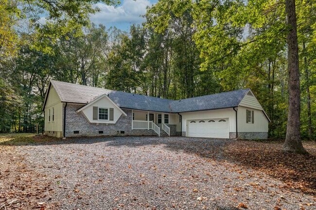 property at 2900 Litchfield Dr