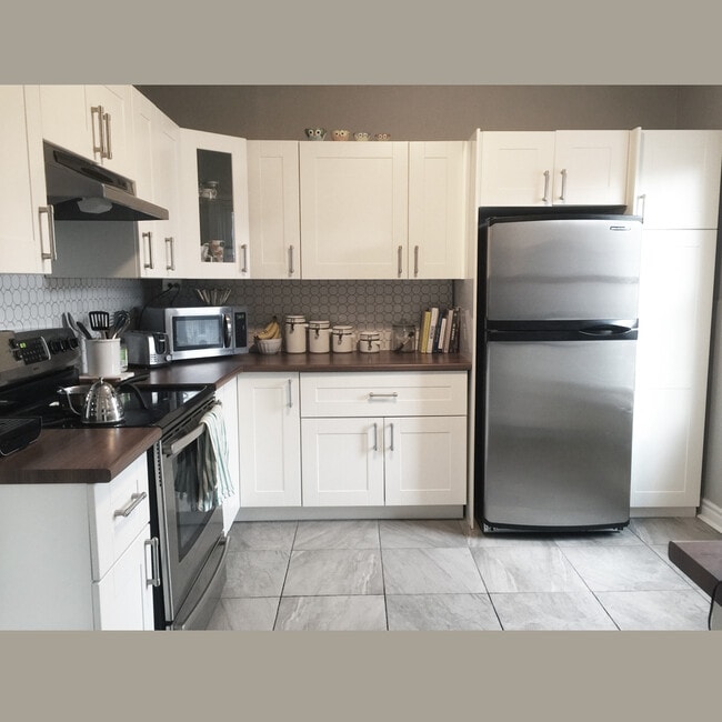 18 Fairleigh Av S in Hamilton, ON - Building Photo - Building Photo
