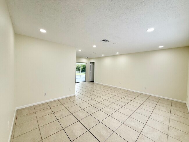 120 Richmond Ave S in Lehigh Acres, FL - Building Photo - Building Photo